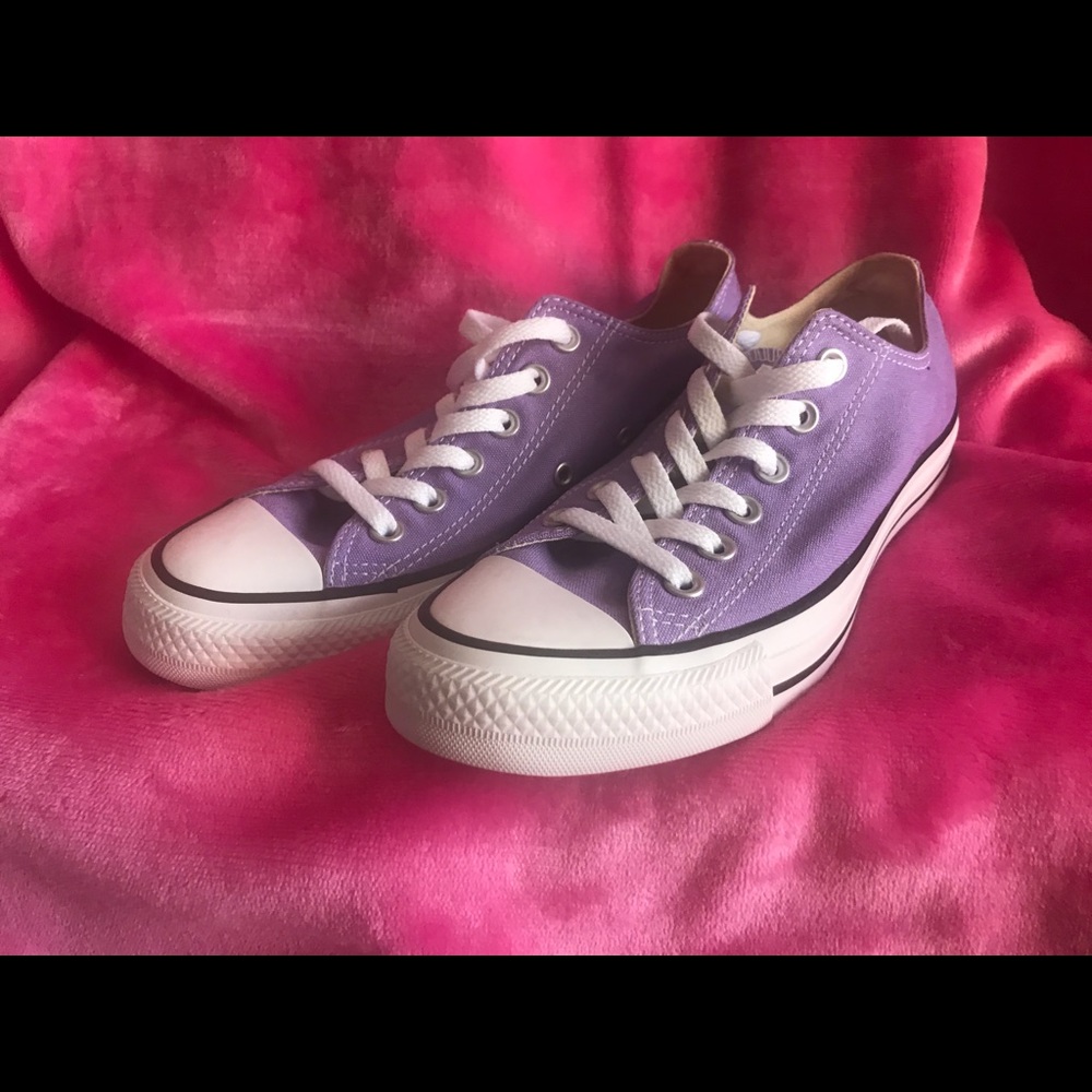 Brand new “ Chuck’s” Converse sz 8